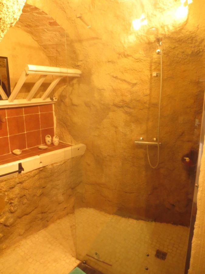 L'Etape Troglo Hotell Vouvray Eksteriør bilde
